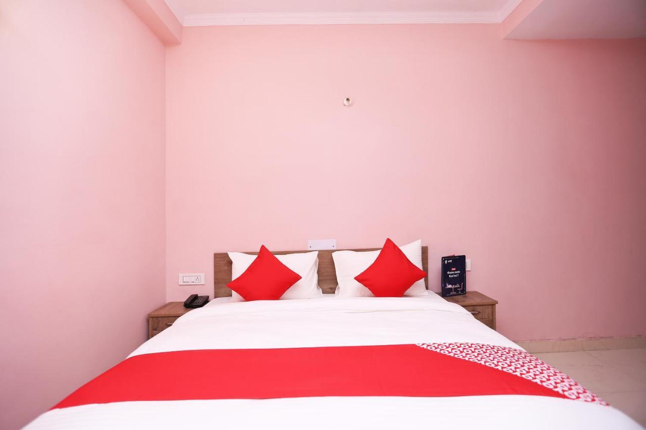 Oyo Flagship 14774 Sector 14 Gurgaon Hotell Exteriör bild