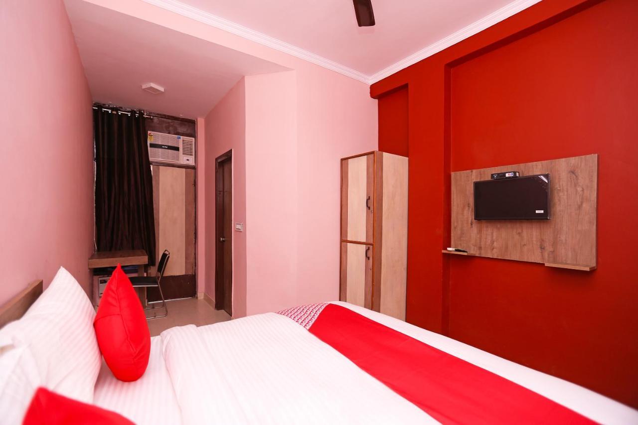 Oyo Flagship 14774 Sector 14 Gurgaon Hotell Exteriör bild