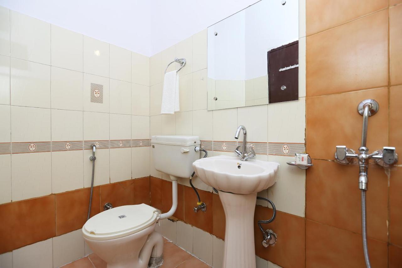 Oyo Flagship 14774 Sector 14 Gurgaon Hotell Exteriör bild