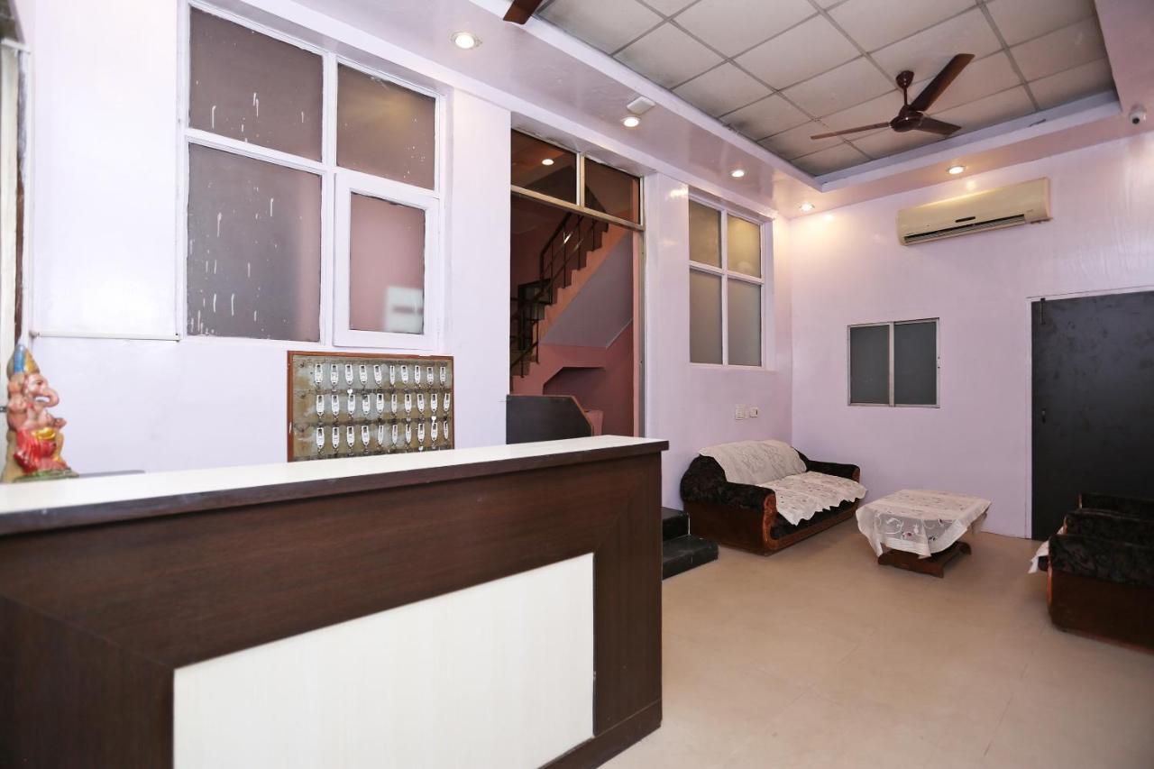 Oyo Flagship 14774 Sector 14 Gurgaon Hotell Exteriör bild